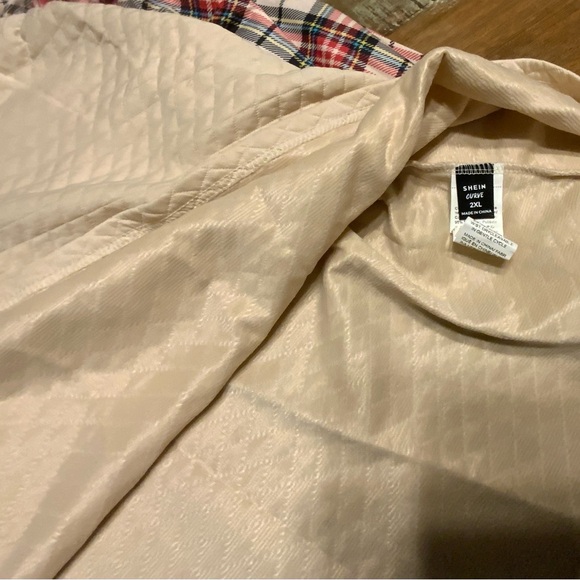 🌸🌸 SHEIN Cream Quilted Sweater with Plaid Sleeves - Picture 4 of 4